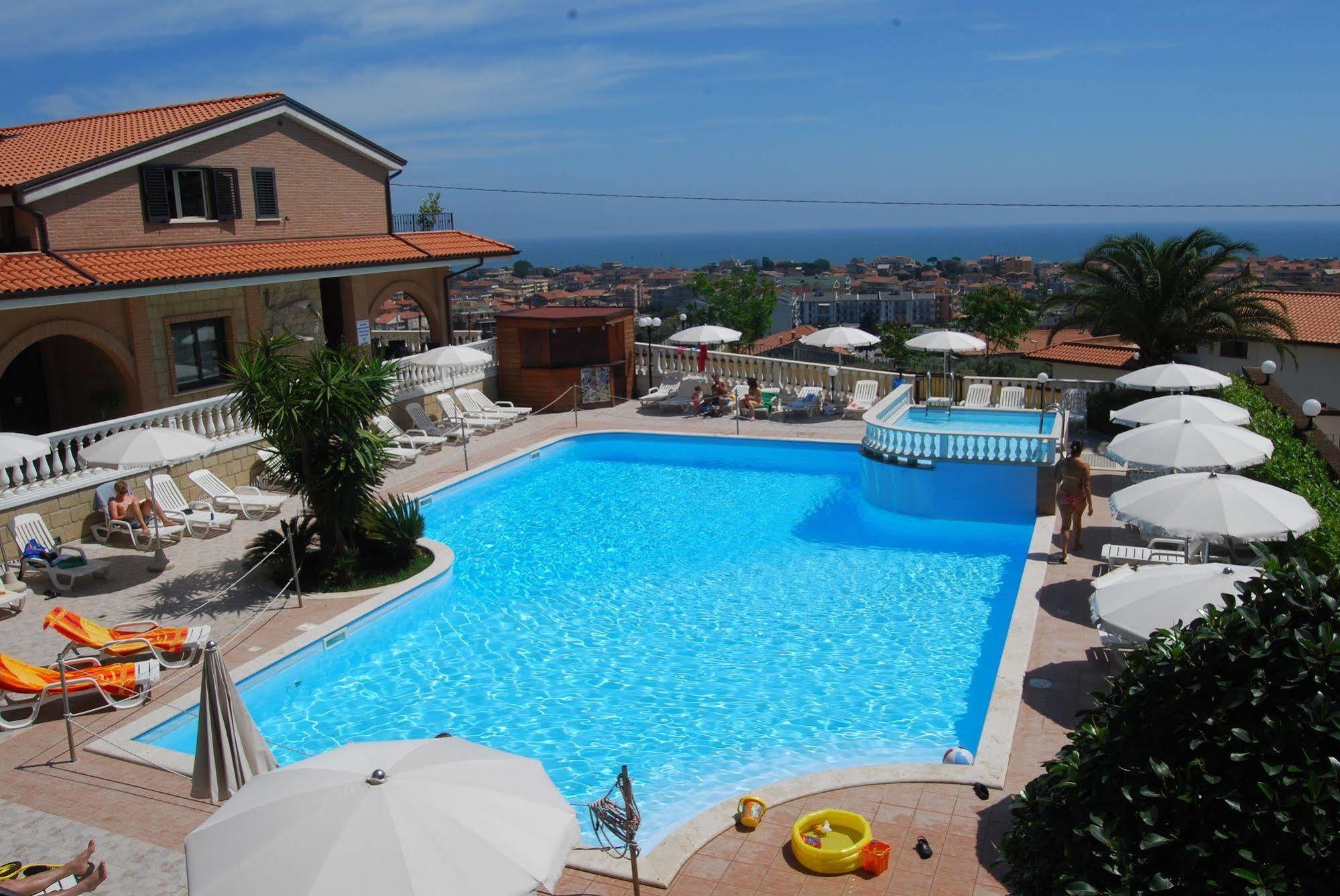 Residence Il Borgo Tortoreto Εξωτερικό φωτογραφία