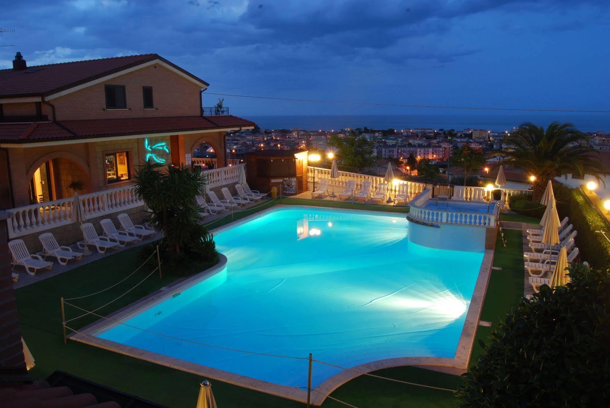 Residence Il Borgo Tortoreto Εξωτερικό φωτογραφία